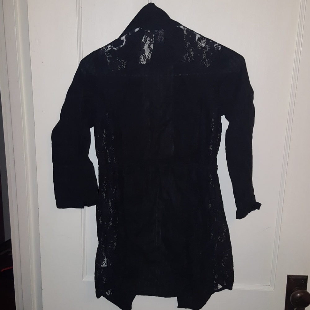 🐢Lace day trip button down - Picture 2 of 3